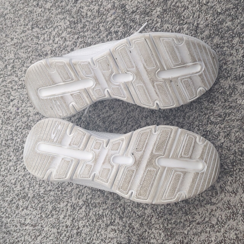 White women's Skechers arch fit tennis shoes - Picture 5 of 5